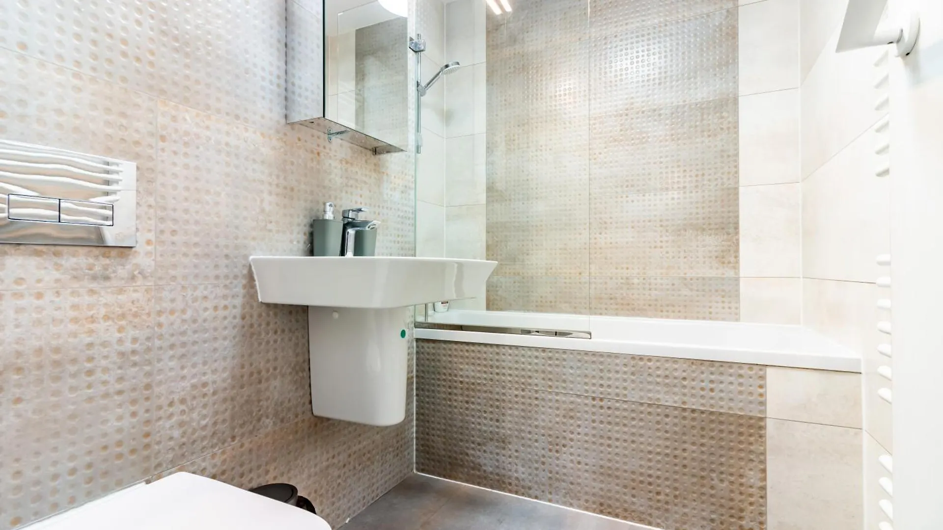 Apartment Cozystudio Cloud9 Promenada Subway Bucharest